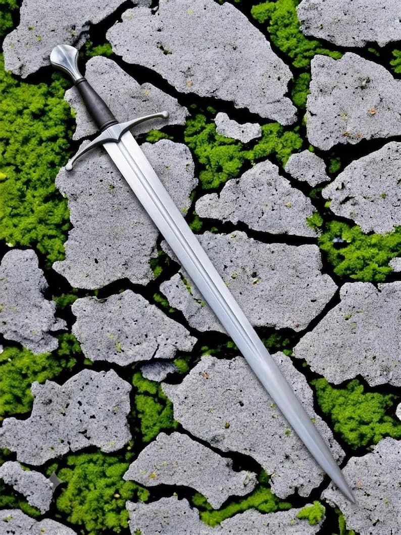 Hand Forged 6150 Carbon Steel Arming Sword thumbnail 4