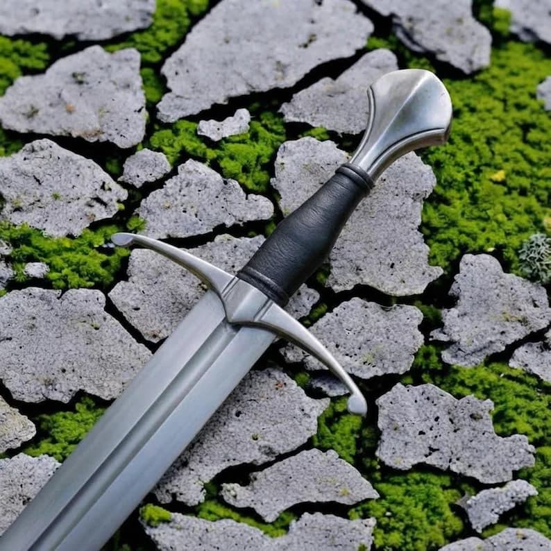 Hand Forged 6150 Carbon Steel Arming Sword thumbnail 2